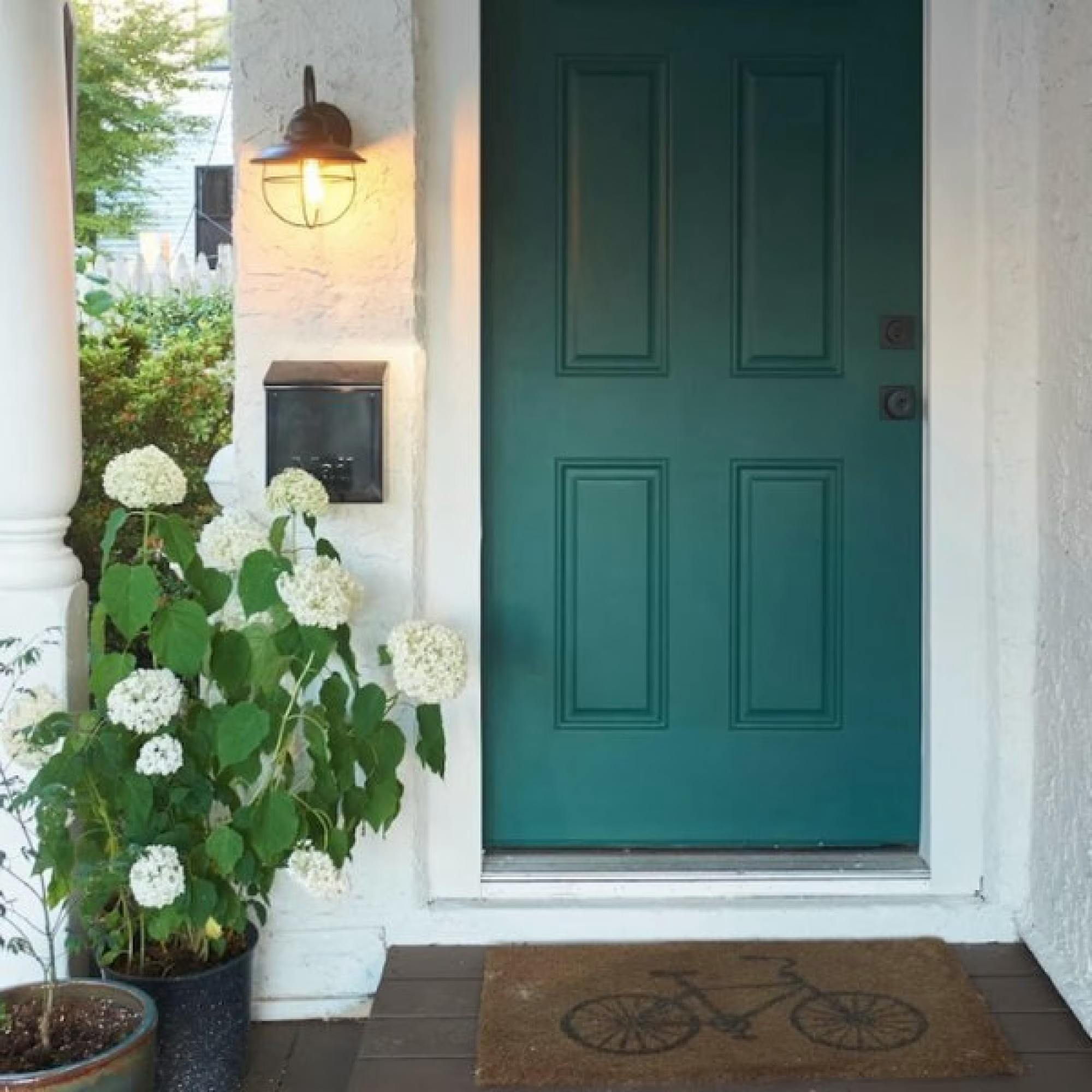 @mitchellhousecreative used Sherwin-Williams Hunt Club (SW 6468) to refresh a front door.