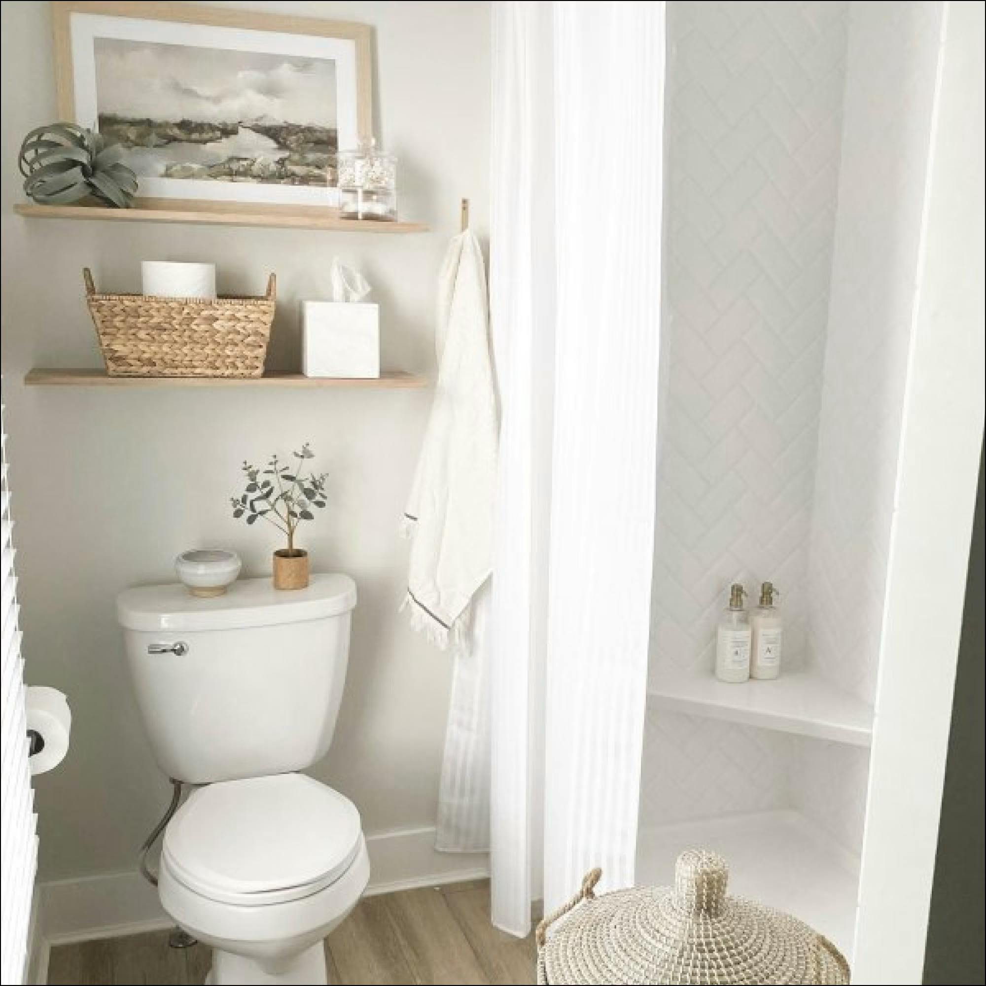 A bathroom painted in Sherwin-Williams Alabaster (SW 7008) by @theadlerhouse.